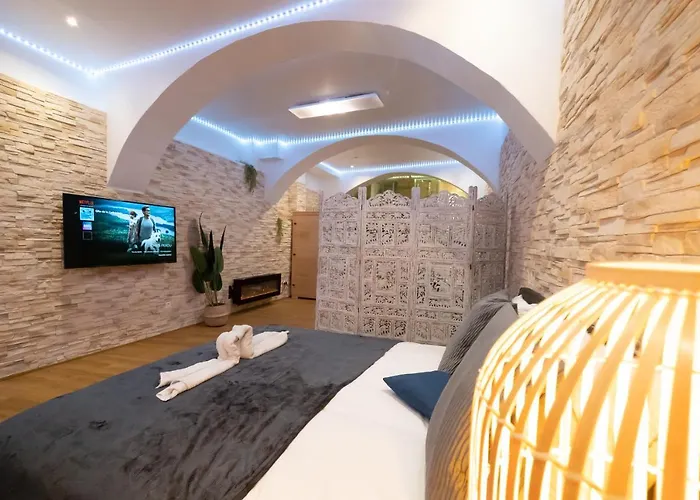Le Spa De La Cathedrale - Jacuzzi - Sauna - Champagne - Netflix - Wifi