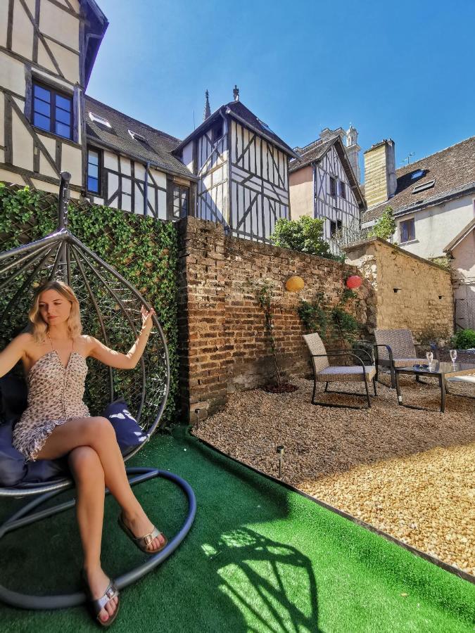 Le De La Cathedrale - Jacuzzi - Sauna - Champagne - Netflix - Wifi Apartment Troyes