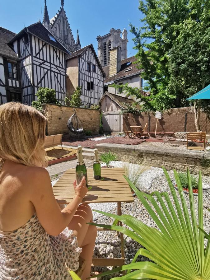 Apartment Le De La Cathedrale - Jacuzzi - Sauna - Champagne - Netflix - Wifi Troyes