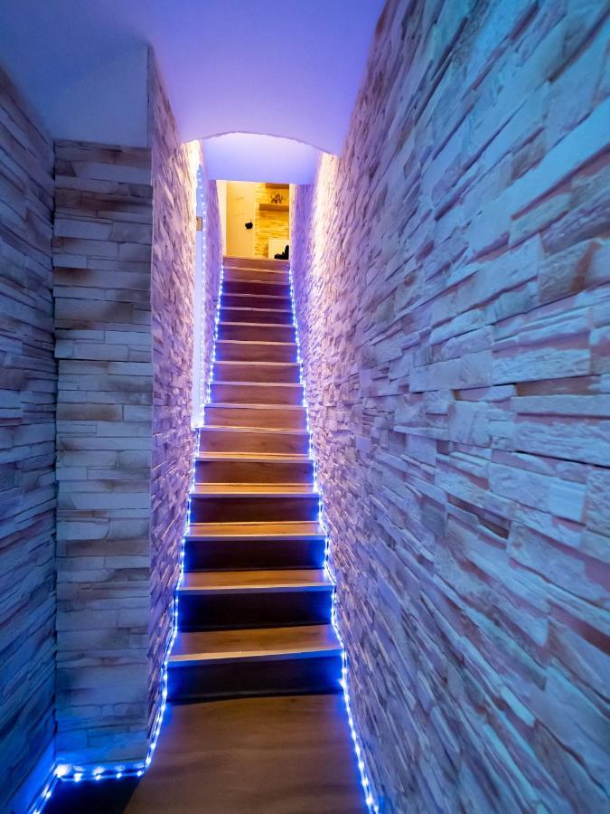Le De La Cathedrale - Jacuzzi - Sauna - Champagne - Netflix - Wifi Apartment Troyes