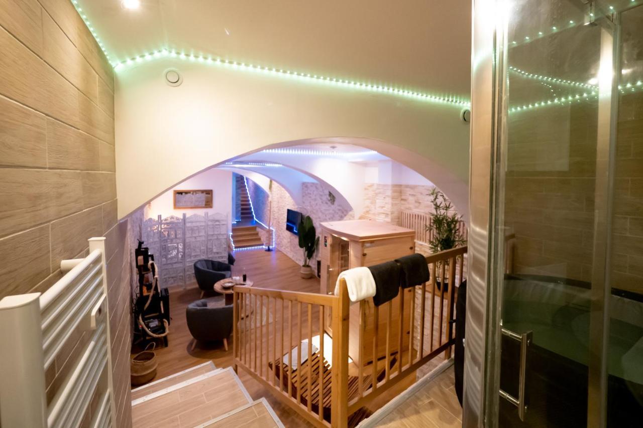 Le De La Cathedrale - Jacuzzi - Sauna - Champagne - Netflix - Wifi Apartment